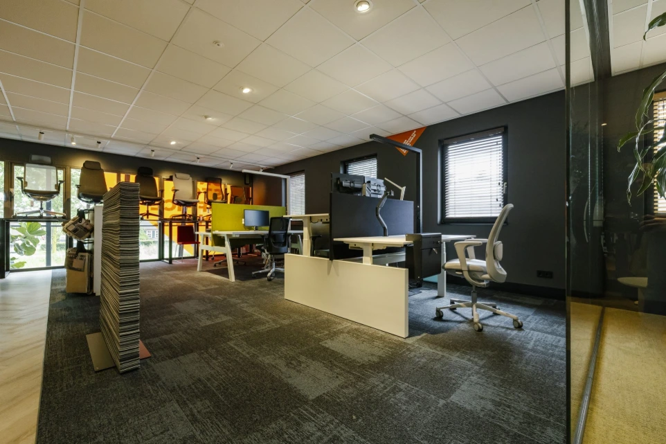 VEPA bureaus in showroom Veghel